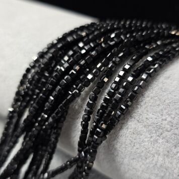 Turmalin Czarny 2,5x2,5 mm Kostka Fasetowana Szerl Skoryl